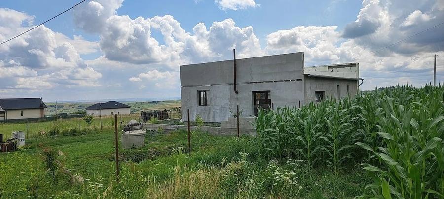 Casă cu 3 camere cu Teren 1000 Mp în Ciprian Porumbescu