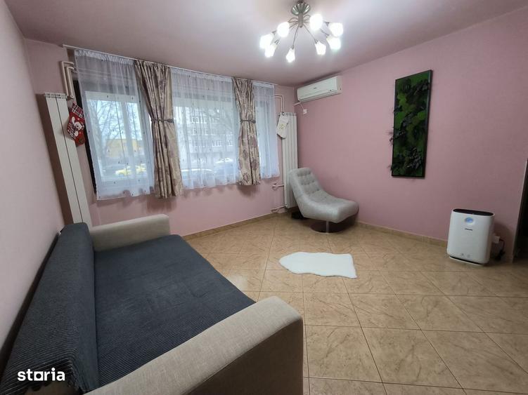 Apartament cu 3 camere semidecomandat în Giulești