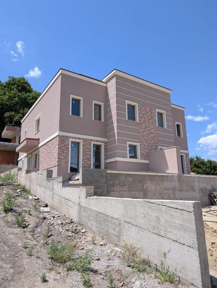 Duplex cu 5 camere cu Canalizare în Florești