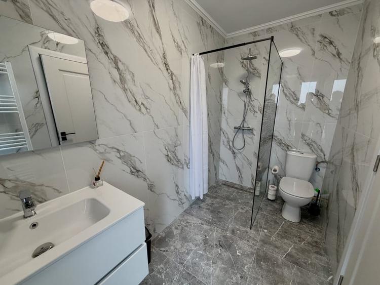 Apartament cu 2 camere decomandat, mobilat în Central