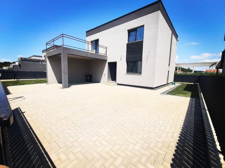 Casă individuală cu 4 camere cu Canalizare în Jucu