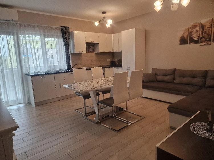 Apartament cu 3 camere decomandat în Dumbrăvița