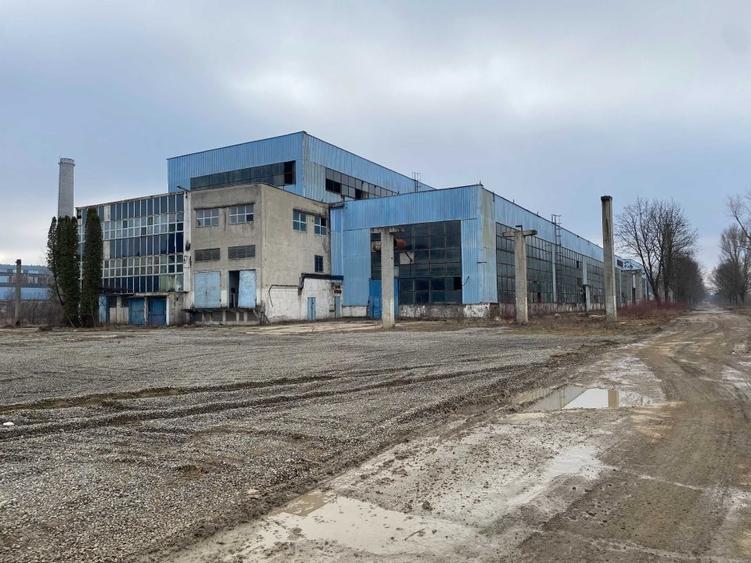 Spațiu industrial, de 8,200 mp, în Cug