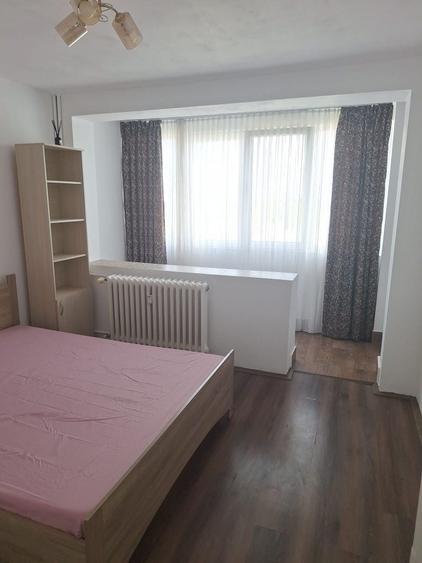 Apartament cu 2 camere decomandat în Romanilor