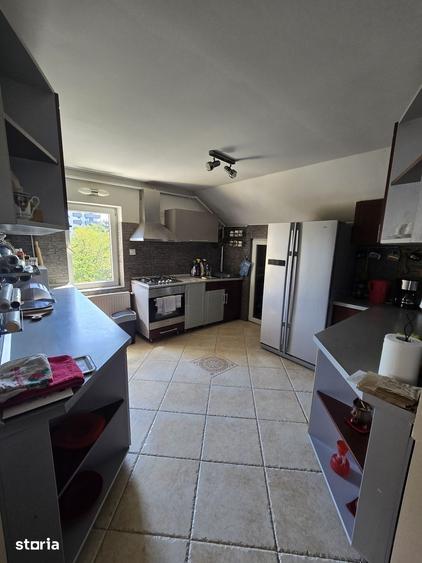 Apartament cu 5 camere în Zorilor