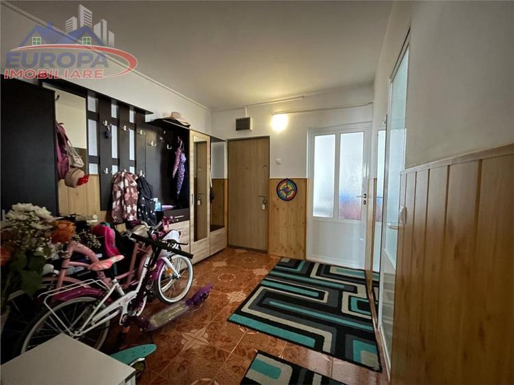 Apartament cu 3 camere decomandat în Central