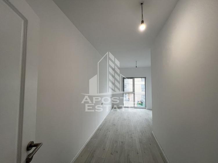 Apartament cu 3 camere semidecomandat în Torontalului