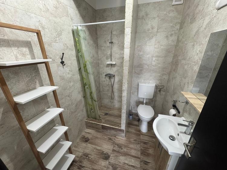 Apartament cu 3 camere decomandat, mobilat în Faleza Nord
