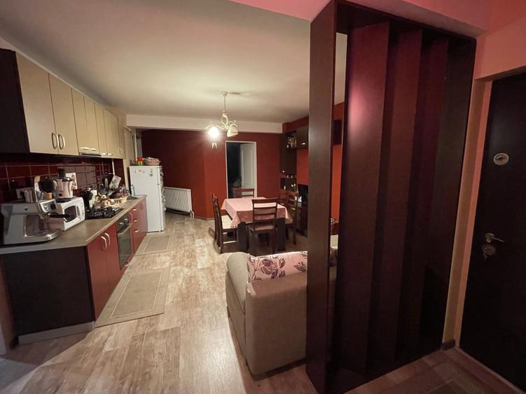 Apartament cu 3 camere semidecomandat în Ultracentral