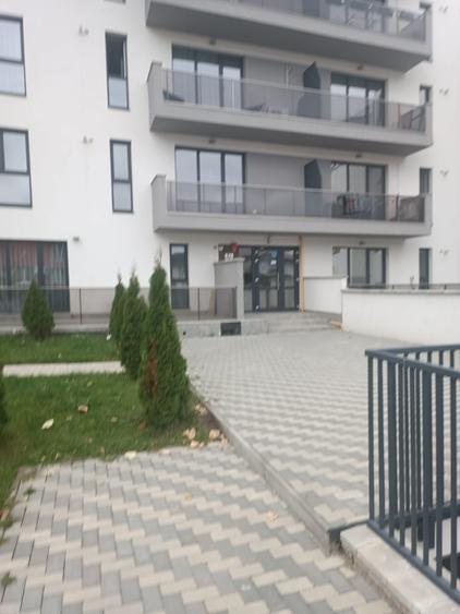 Apartament cu 2 camere semidecomandat, mobilat în Florești