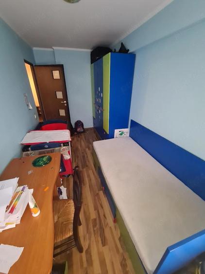 Apartament cu 3 camere decomandat în Vitan