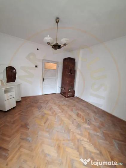 Casă cu 3 camere cu Canalizare în Central