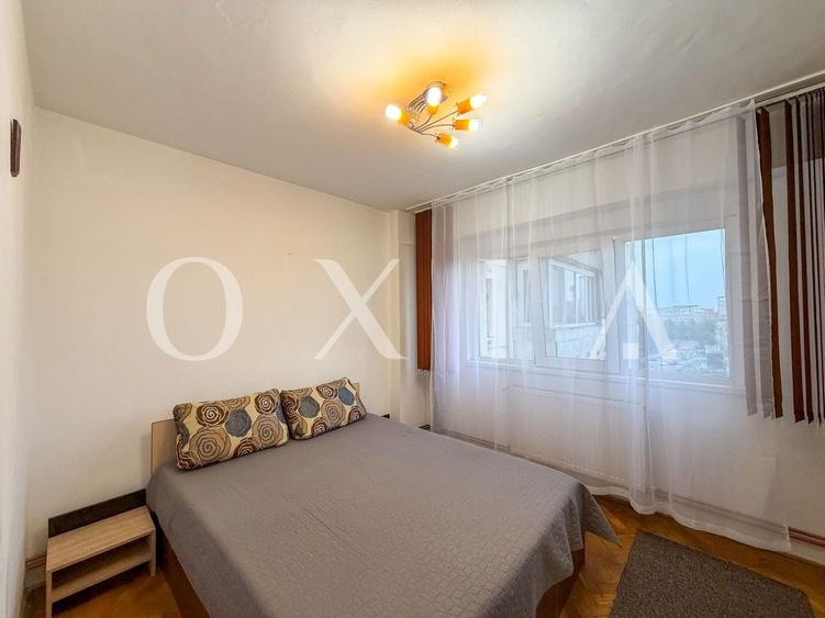 Apartament cu 3 camere decomandat, mobilat în Dacia