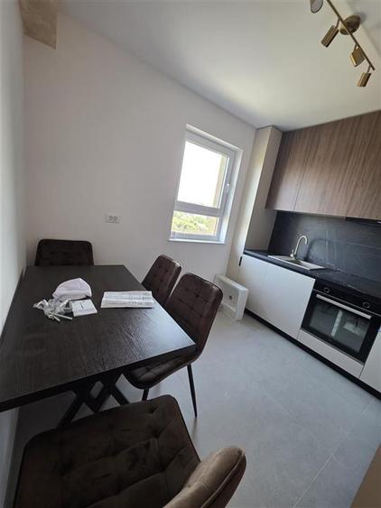 Apartament cu 2 camere decomandat în Tractorul