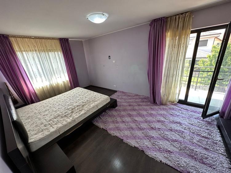 Duplex cu 5 camere cu Canalizare în Exterior Sud