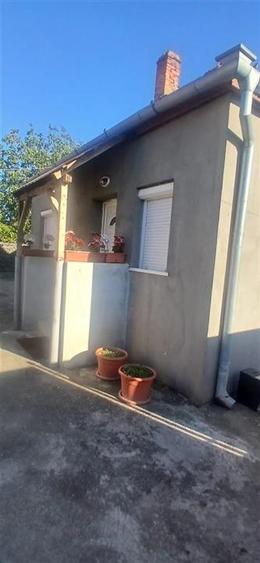 Casă cu 1 camere cu Teren 134 Mp în Sântion