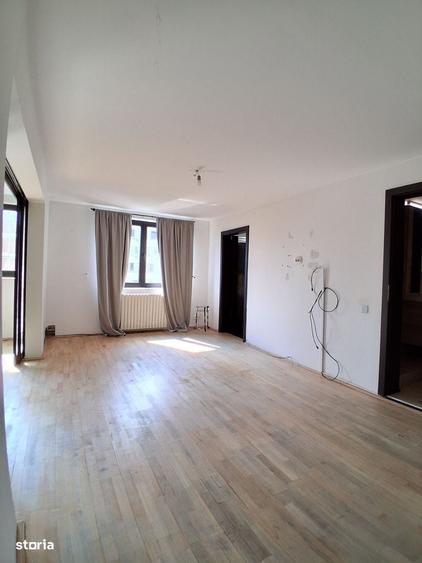 Apartament cu 4 camere în Crângași