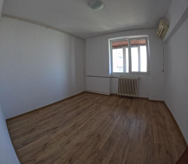 Apartament cu 3 camere decomandat în Morarilor