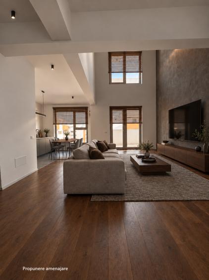 Penthouse cu 3 camere decomandat în Central