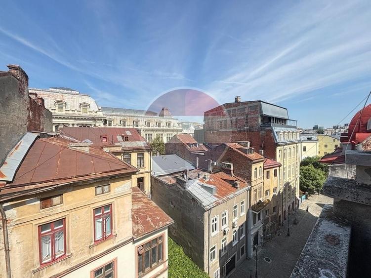 Apartament cu 3 camere semidecomandat în Periferie