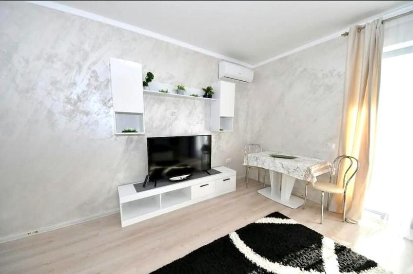 Apartament cu 2 camere semidecomandat, mobilat în Bd. Coșbuc