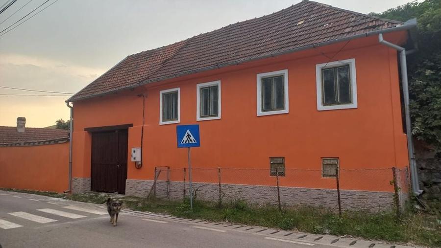 Casă cu 3 camere în Central