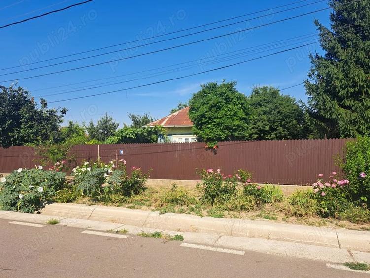 Casă cu Teren 1300 Mp în Chiscani