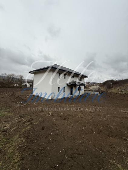 Casă individuală cu 4 camere cu Canalizare în Baciu