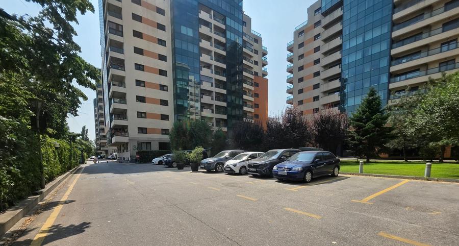 Apartament cu 3 camere semidecomandat în Calea Plevnei
