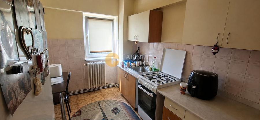 Apartament cu 2 camere decomandat, mobilat în Hala Centrală