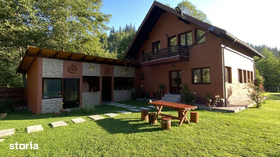 Casă cu 5 camere cu Teren 5500 Mp în Pojorâta