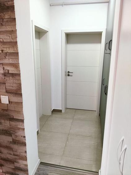 Apartament cu 3 camere decomandat, mobilat în Girocului