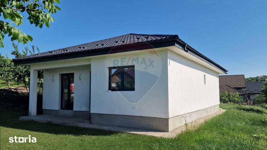Casă cu 3 camere cu Teren 400 Mp în Tomești