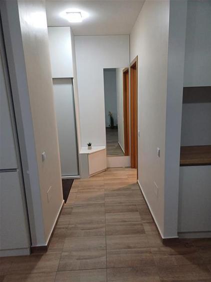 Apartament cu 2 camere decomandat, mobilat în Tractorul