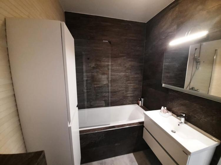 Apartament cu 3 camere decomandat în Calea Dumbrăvii