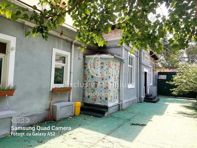 Casă individuală cu 8 camere cu Canalizare în Timpuri Noi