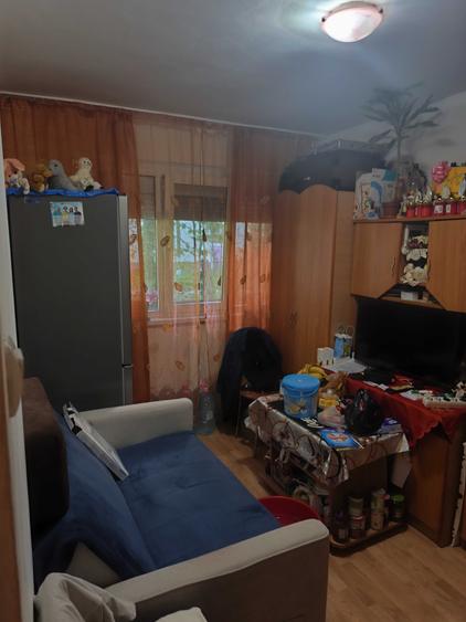 Apartament cu 2 camere semidecomandat în Tractorul