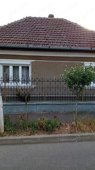 Casă cu 3 camere cu Teren 250 Mp în Tokai