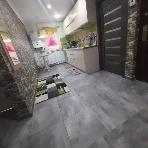 Apartament cu 2 camere decomandat în Broșteni