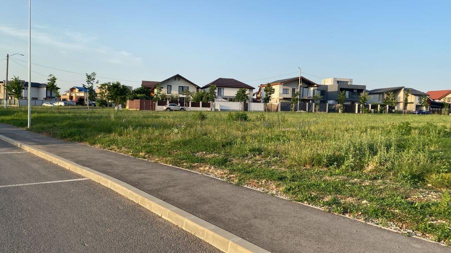 Teren Construcții intravilan de 1200 mp, în Tunari