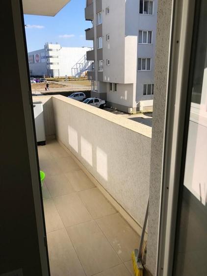 Apartament cu 3 camere decomandat în Florești