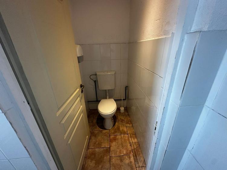 Birou, de 385 mp, în Central