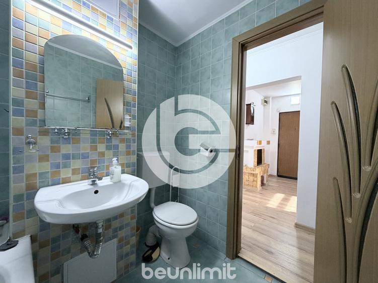 Apartament cu 3 camere semidecomandat, mobilat în Central