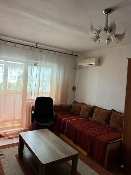 Apartament cu 2 camere semidecomandat în Fetești-Gară