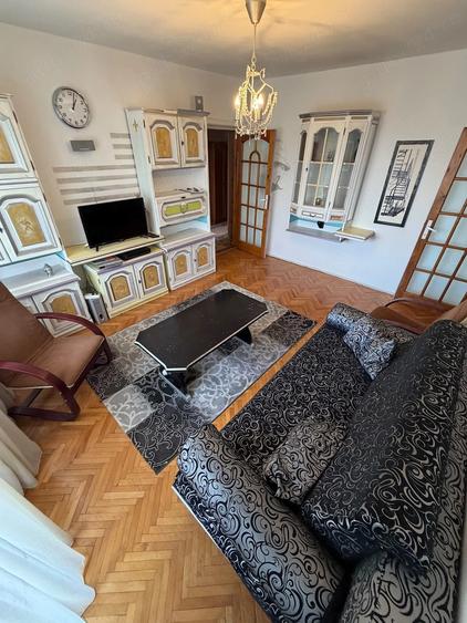 Apartament cu 3 camere semidecomandat în Take Ionescu