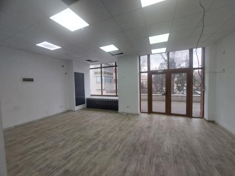 Spațiu comercial, de 106 mp, în Casa de Cultură