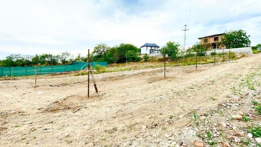 Teren Construcții intravilan de 800 mp, în Miroslava
