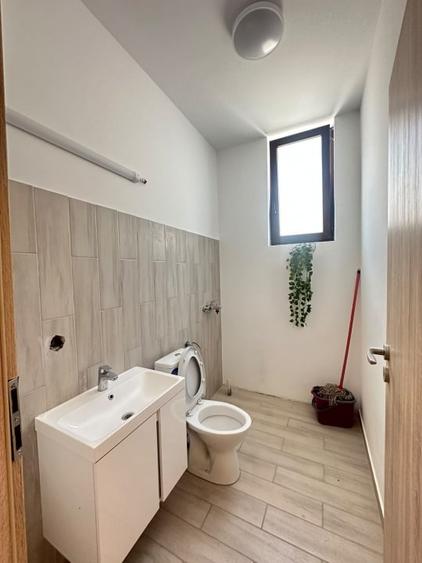 Spațiu comercial, de 72 mp, în Bragadiru