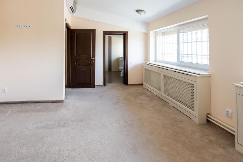 Casă individuală cu 22 camere cu Teren 719 Mp în Băneasa
