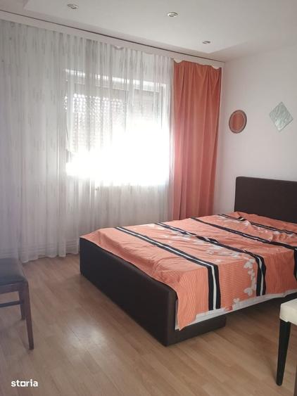 Apartament cu 3 camere decomandat în Patriei